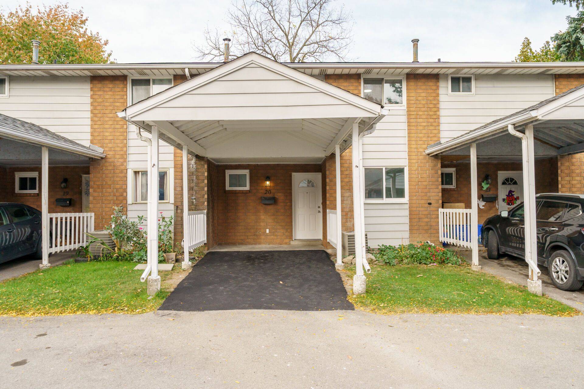 Hamilton, ON L9C 2V3,125 Limeridge RD W #20