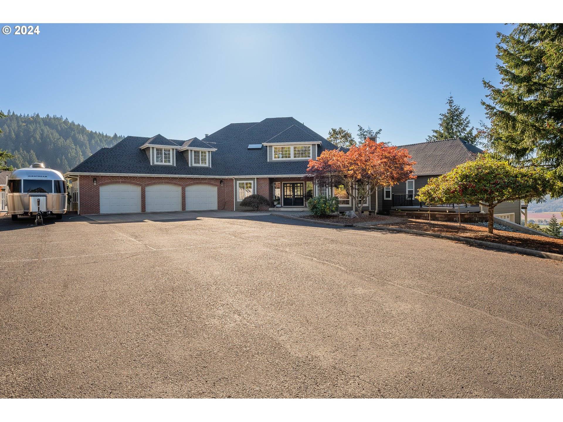 Myrtle Creek, OR 97457,317 AKER DR