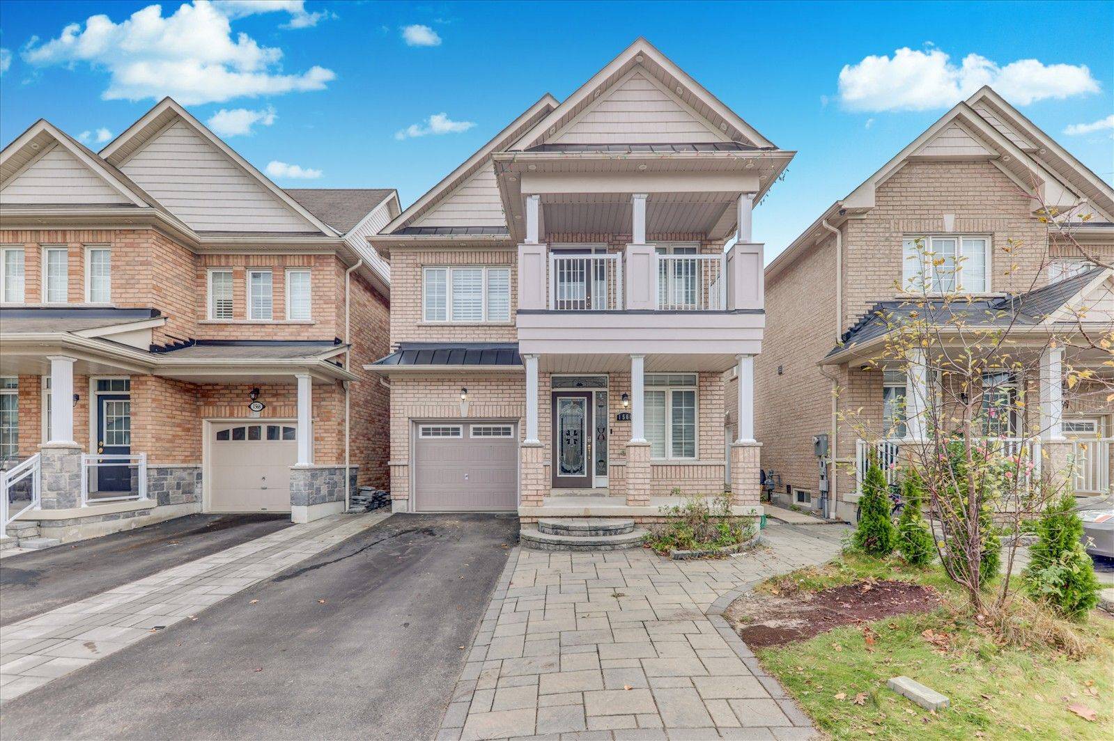 Pickering, ON L1X 2R2,1566 Dusty DR