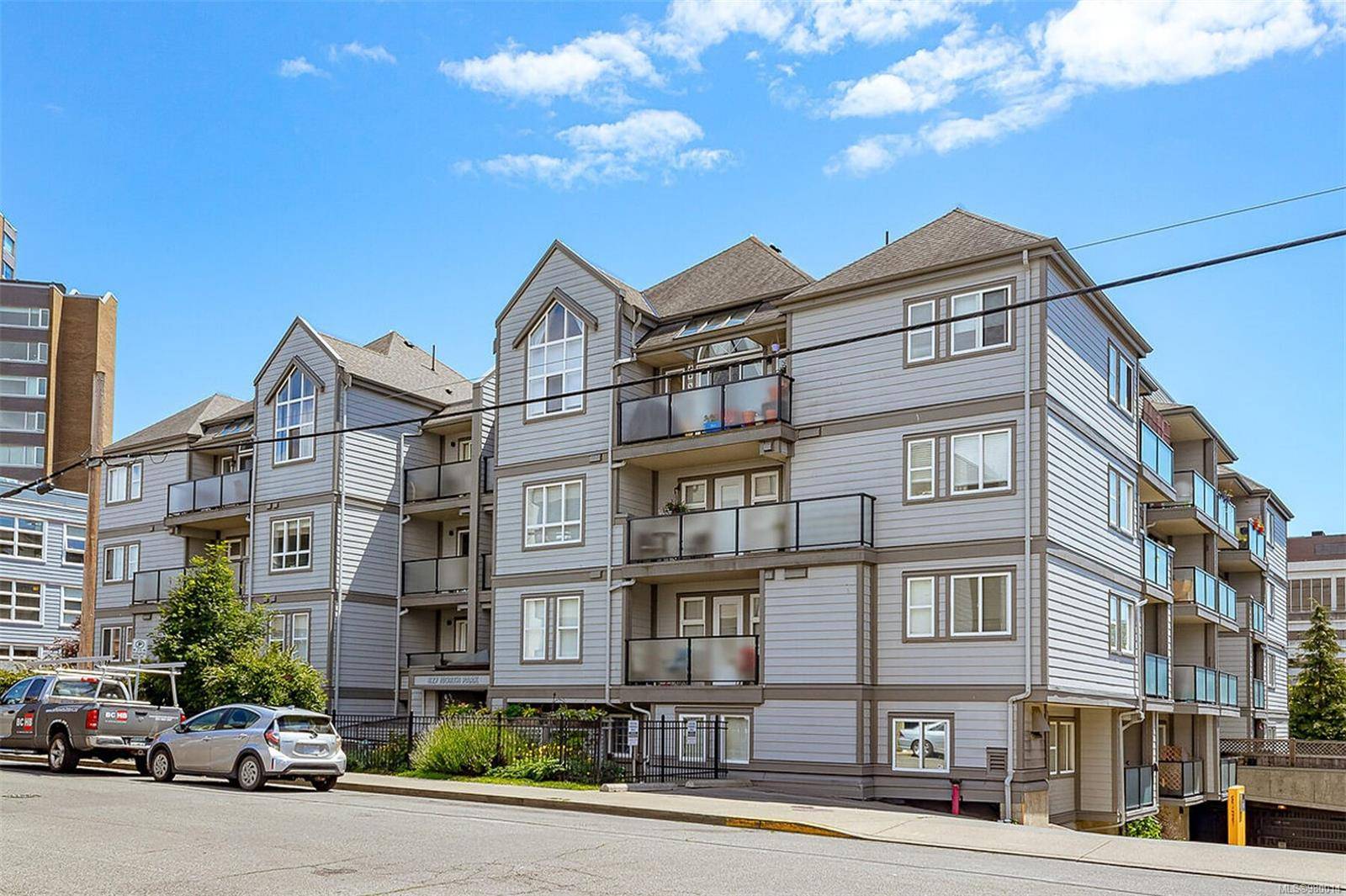 Victoria, BC V8W 3Y3,827 North Park St #301