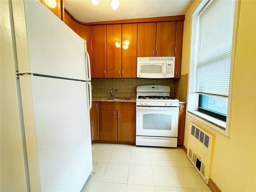 Brooklyn, NY 11235,1213 Avenue Z #E2