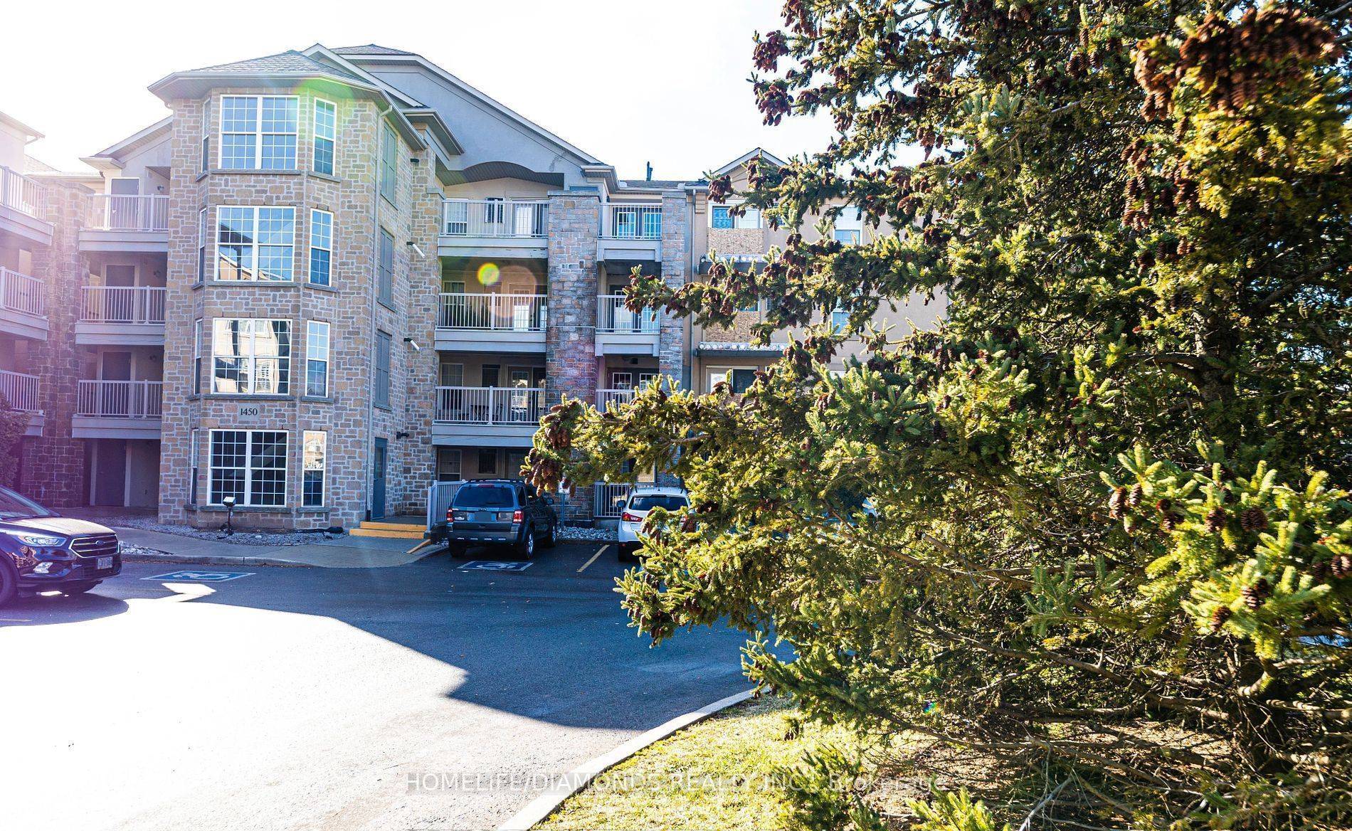 Oakville, ON L6M 4N1,1450 BISHOPS Gate #306