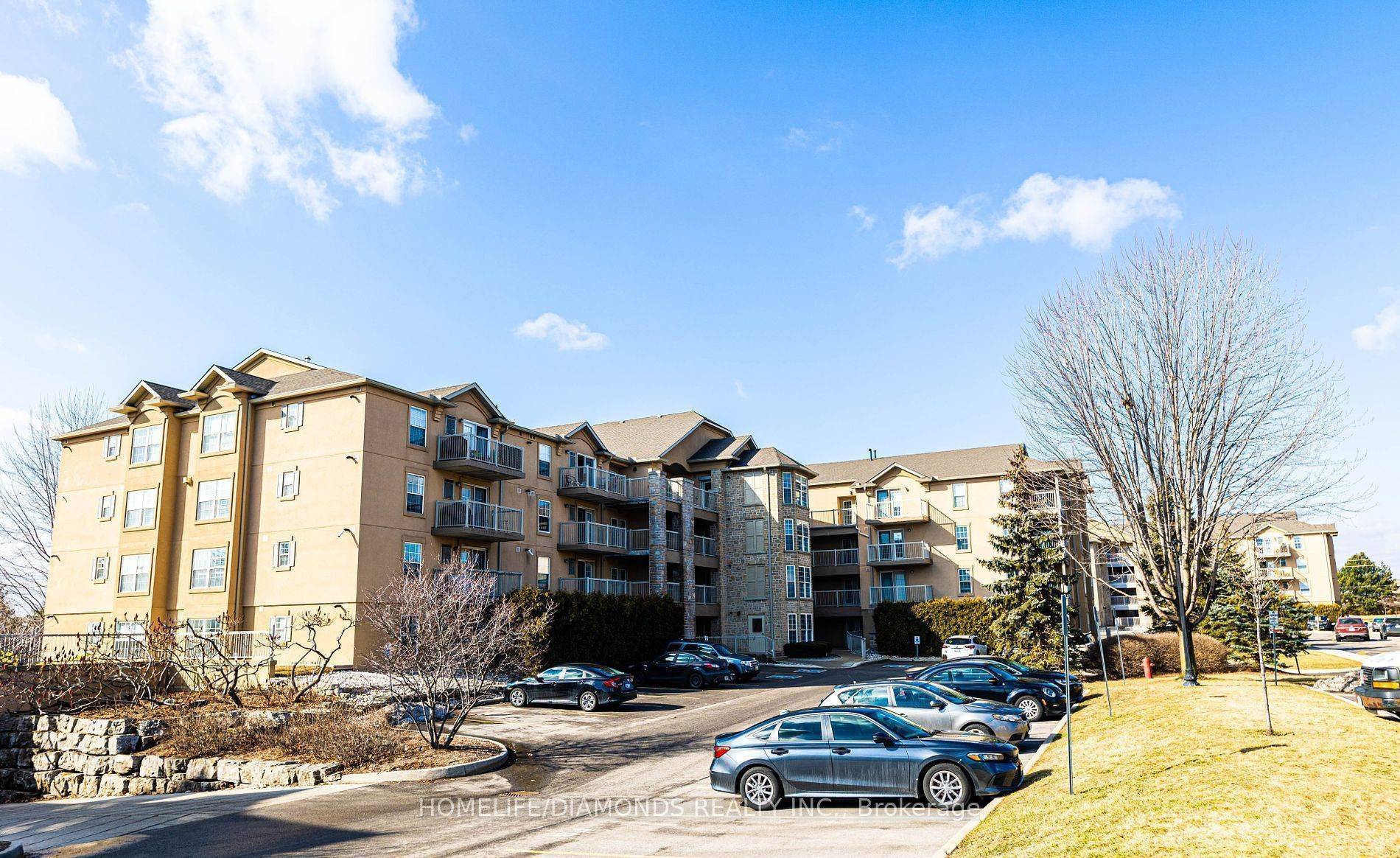 Oakville, ON L6M 4N1,1450 BISHOPS Gate #306