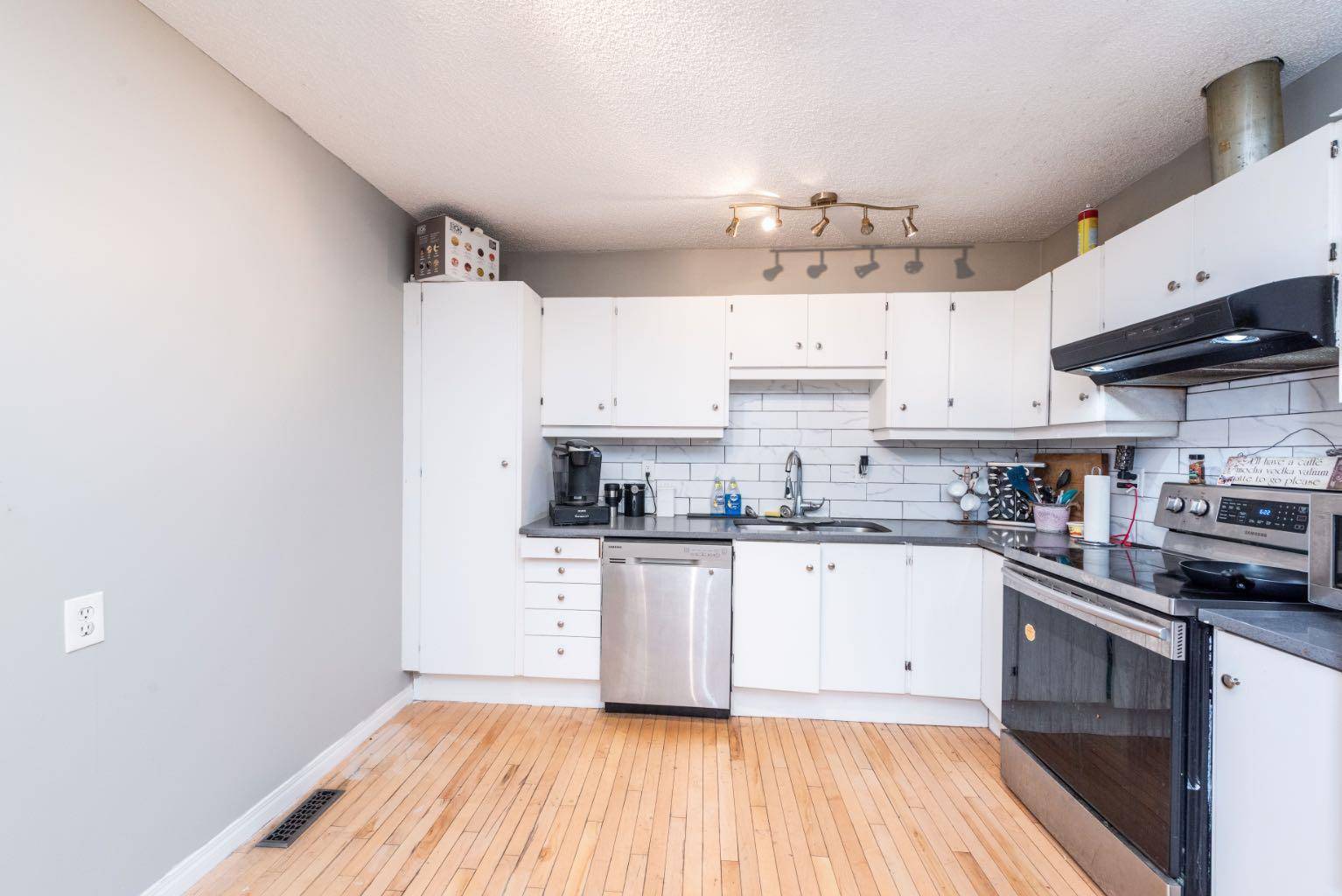 Calgary, AB T2A6L3,360 Abinger CRES NE