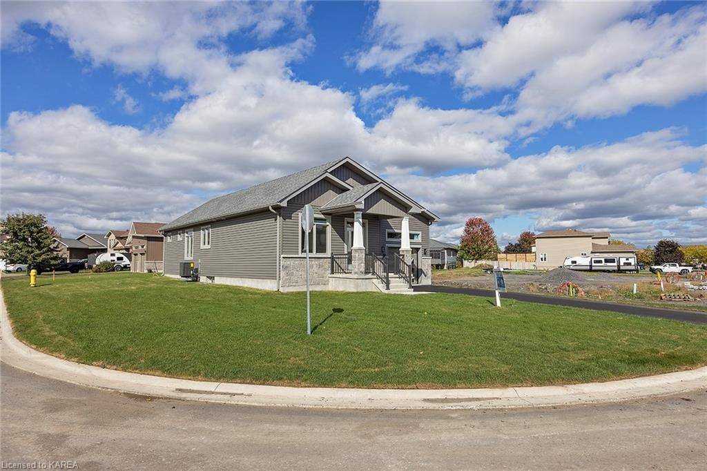 Loyalist, ON K7N 0B3,136 MCDONOUGH CRES