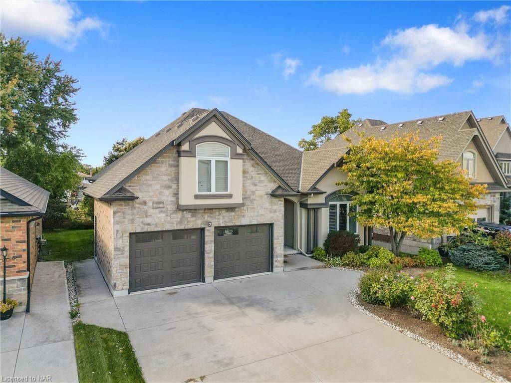 St. Catharines, ON L2M 0A4,7 SAPPHIRE CT