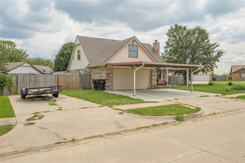 Moore, OK 73160,1204 Whispering Oaks Boulevard