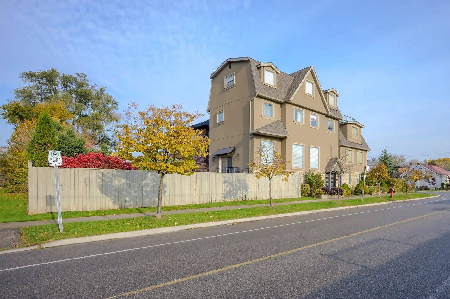 Mississauga, ON L5E 1X7,1090 Westmount AVE