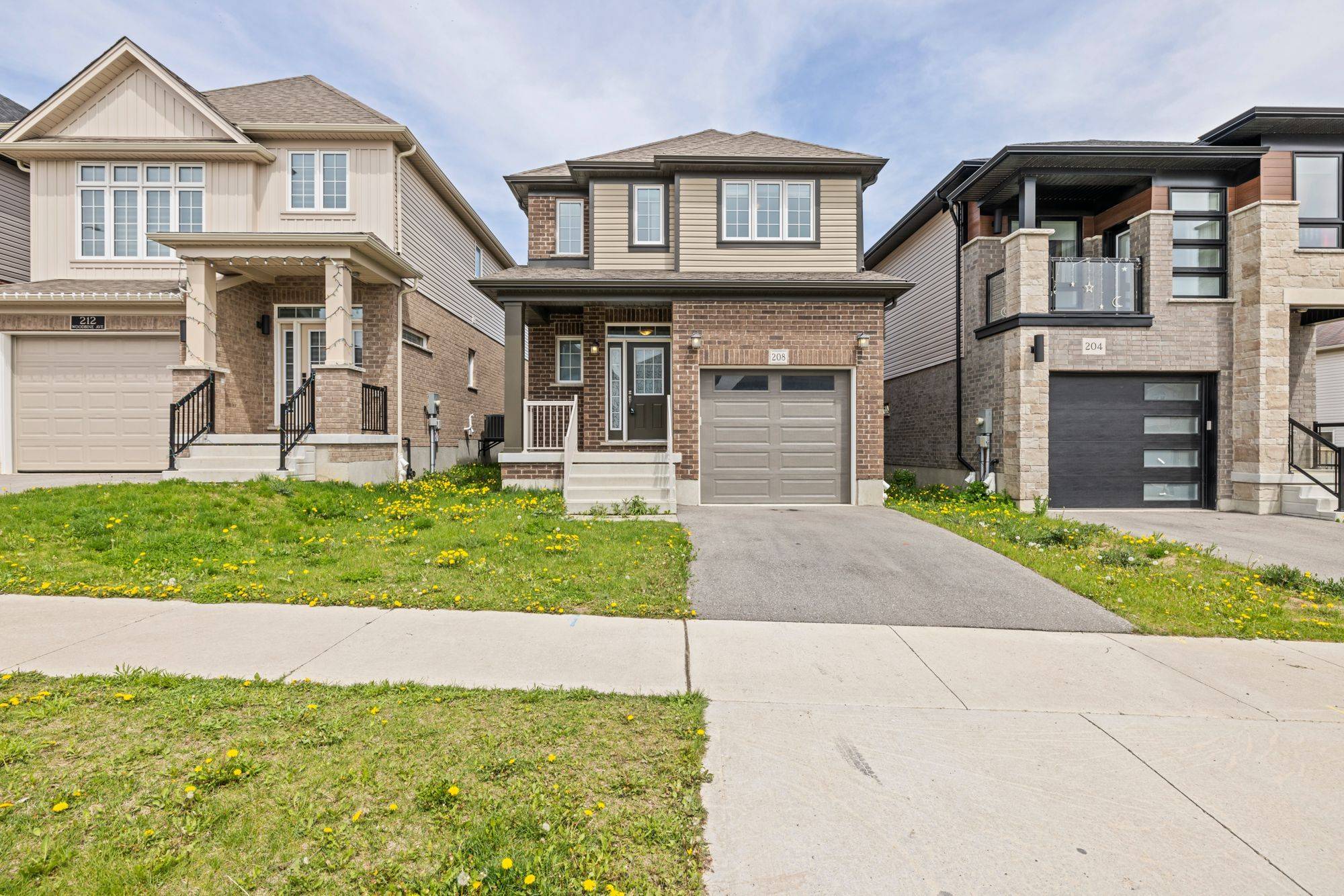 Kitchener, ON N2R 1Y5,208 Woodbine AVE