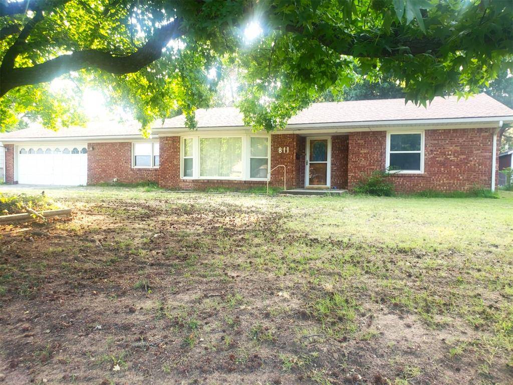 Holdenville, OK 74848,811 Country Club Drive