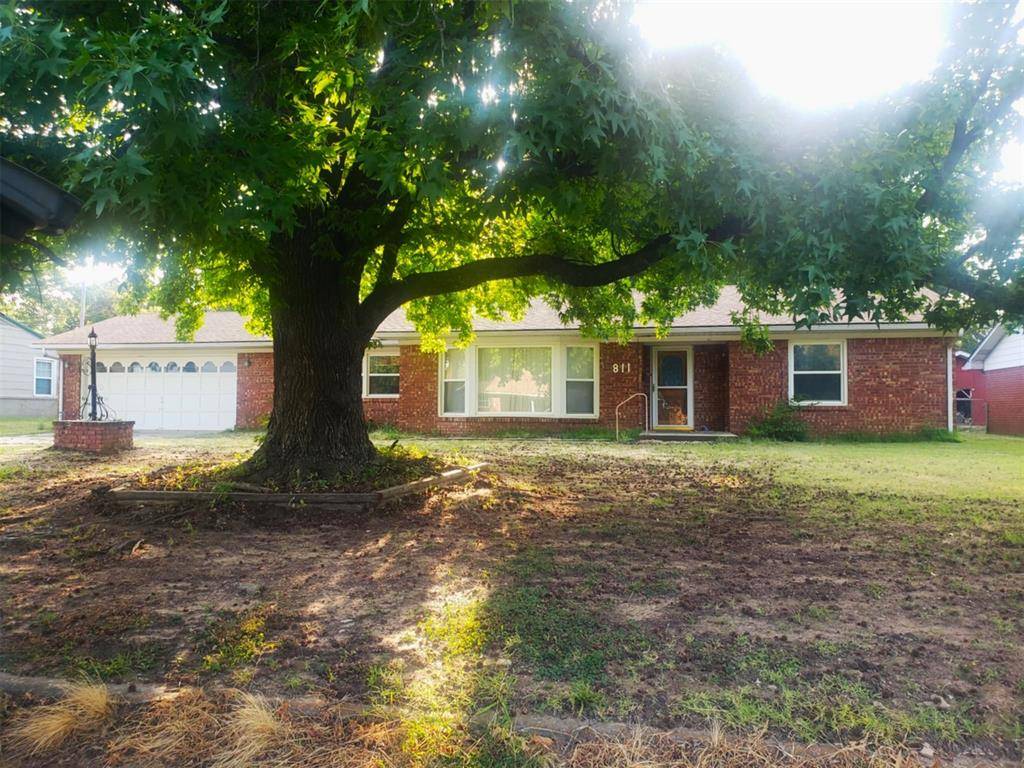 Holdenville, OK 74848,811 Country Club Drive