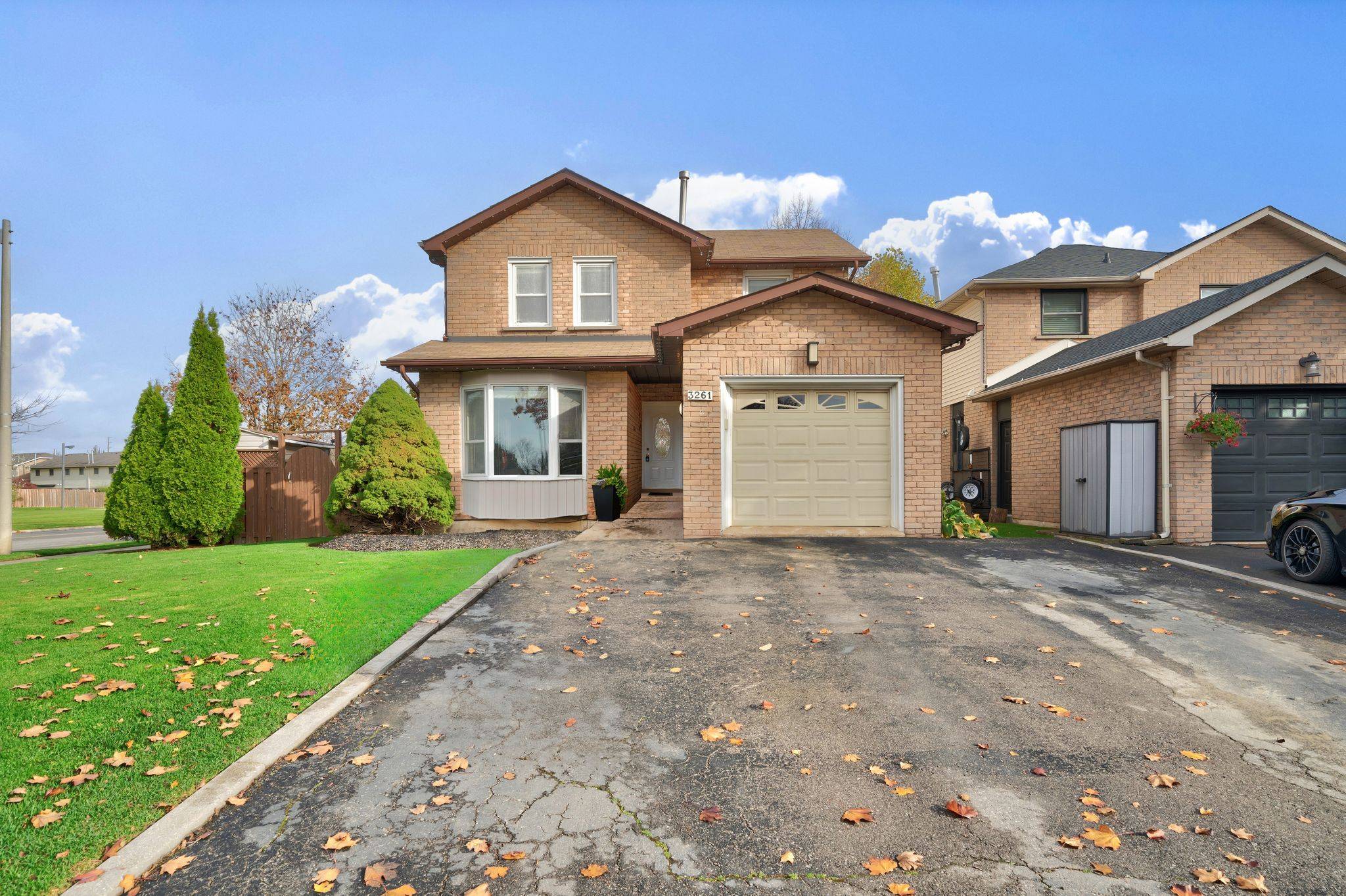 Burlington, ON L7M 3K8,3261 WOODCROFT CRES