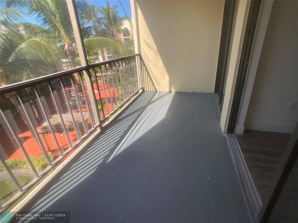 North Miami Beach, FL 33179,19455 NE 10 Ave  #2-217