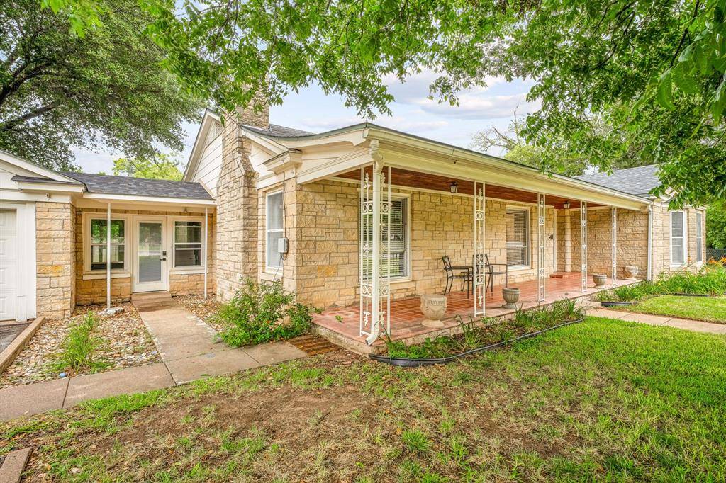 De Leon, TX 76444,341 S Moseley Street