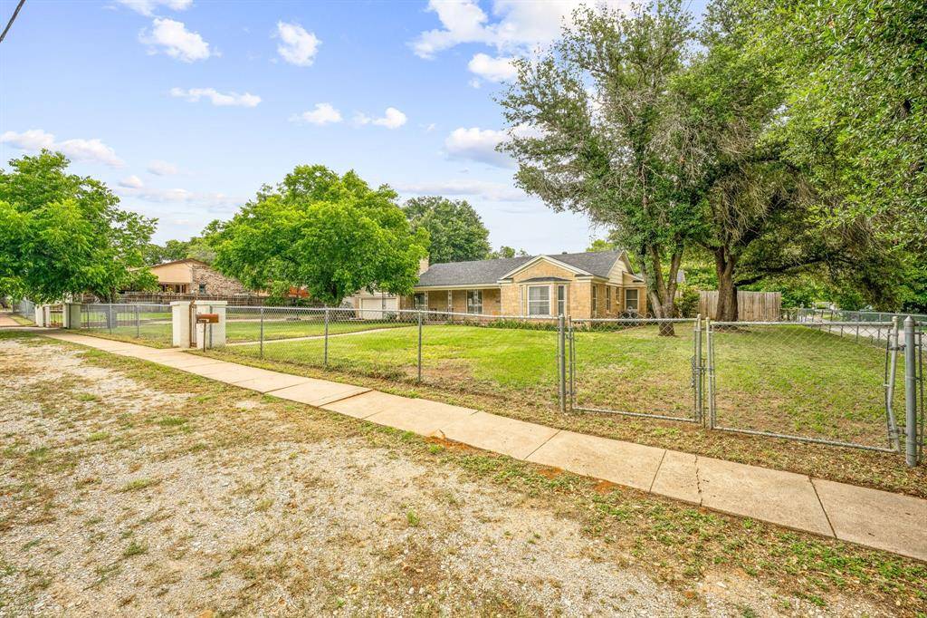 De Leon, TX 76444,341 S Moseley Street