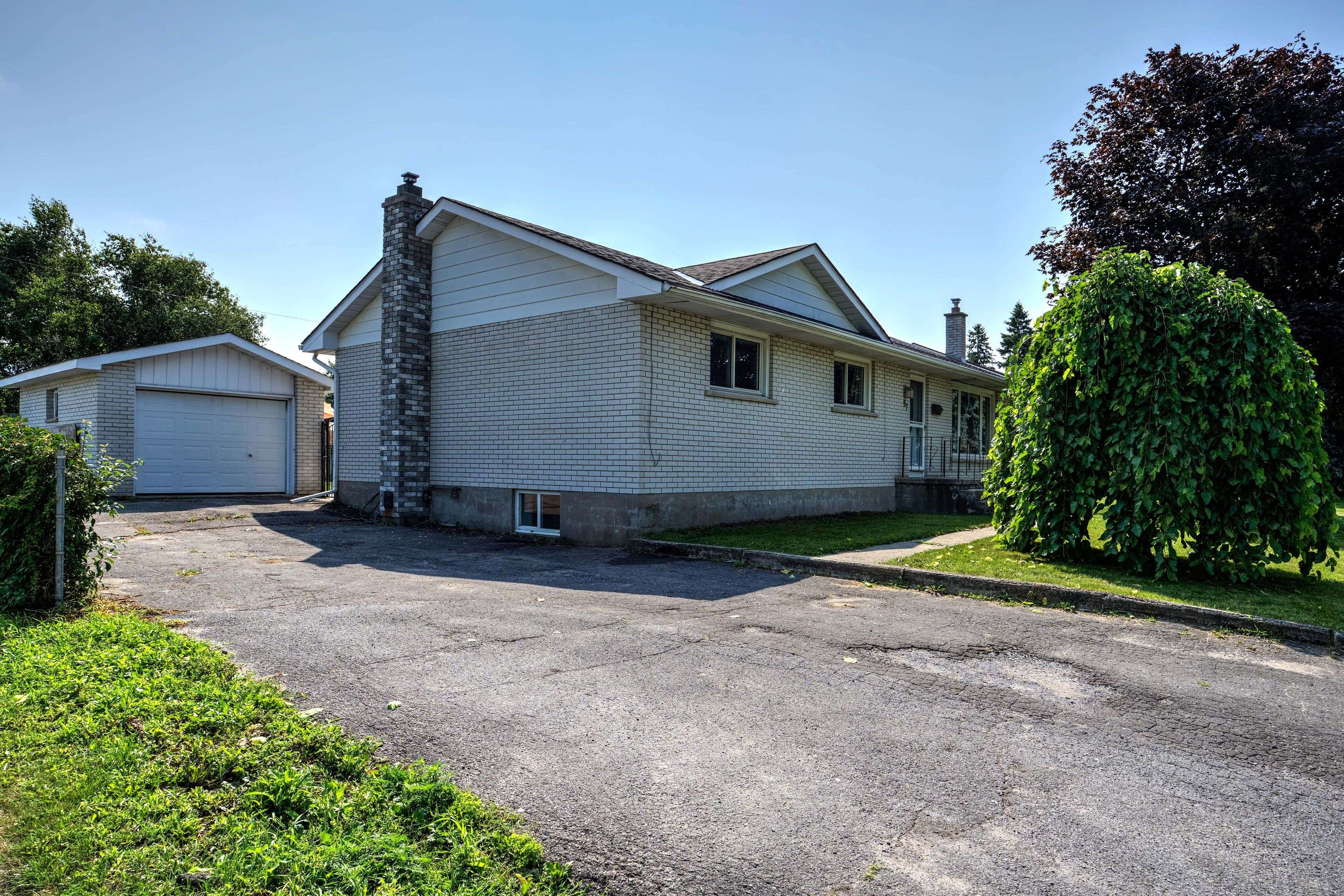 Loyalist, ON K7N 1R1,87 Oxford CRES