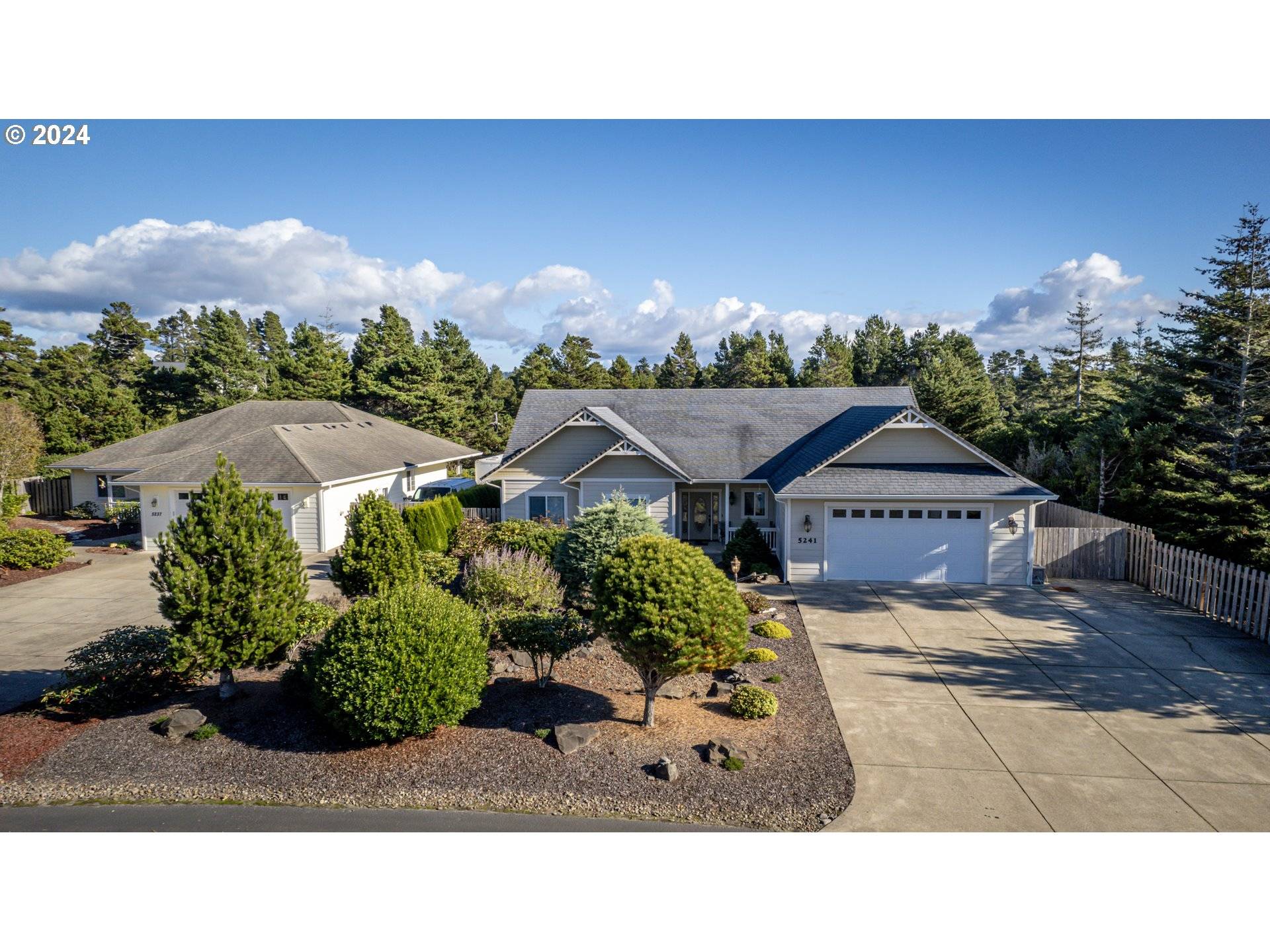 Florence, OR 97439,5241 DUNEWOOD DR