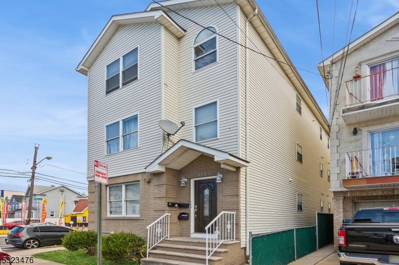 Elizabeth City, NJ 07201,495 Catherine St #3