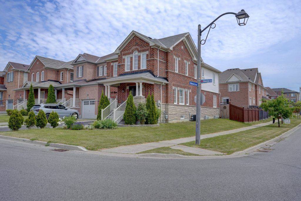 Oshawa, ON L1K 0N8,1421 Rennie ST