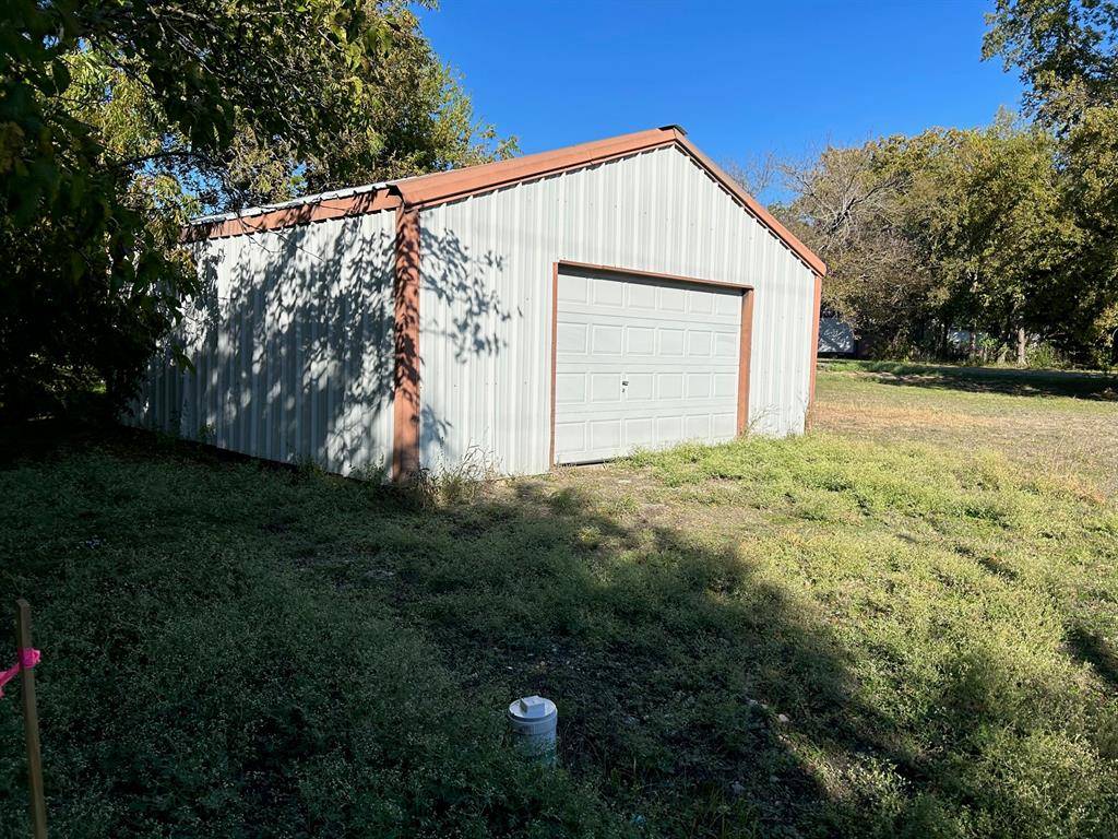 Leonard, TX 75452,305 N Elm Street