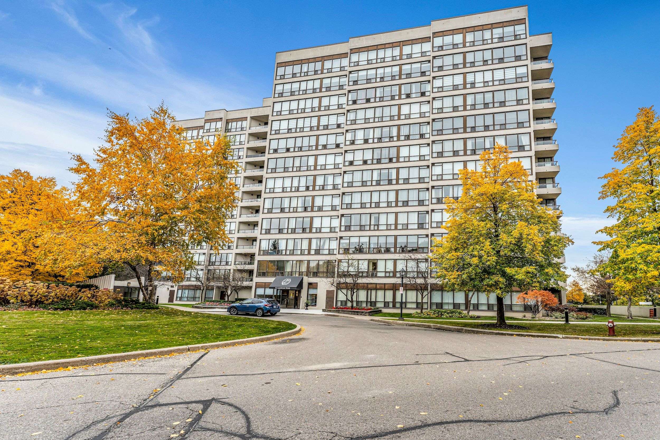 Brampton, ON L6S 5Y4,12 Laurelcrest ST #213