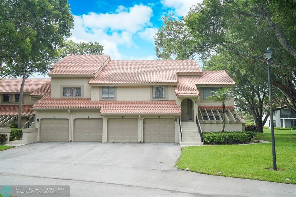 Boca Raton, FL 33486,5591 Coach House Circle  #H