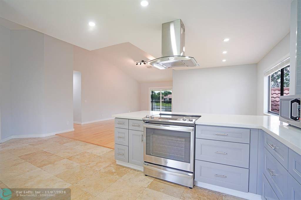 Boca Raton, FL 33486,5591 Coach House Circle  #H