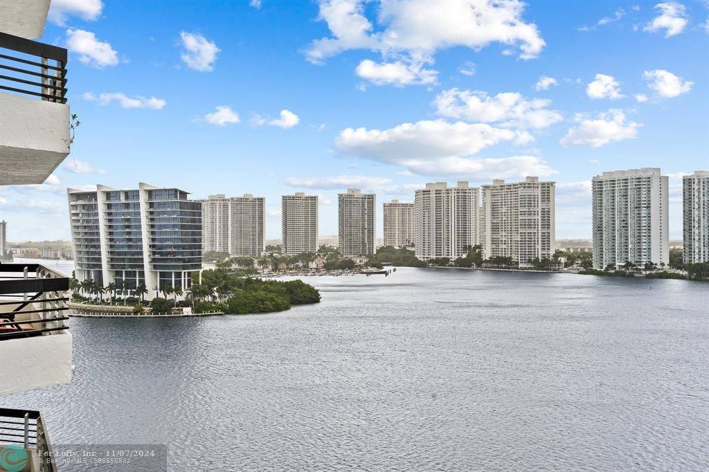 Aventura, FL 33180,3600 Mystic Pointe Dr  #1402