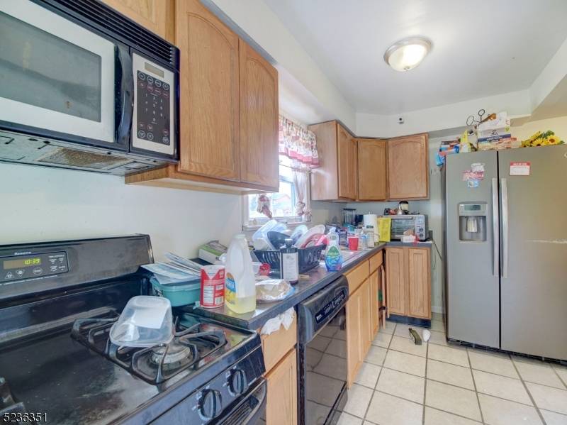 Clifton City, NJ 07013,4 Atkins Ct