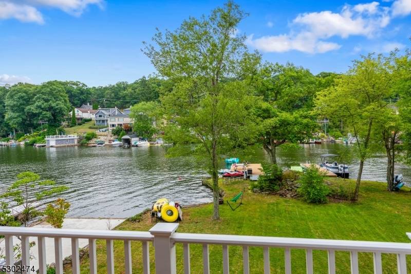 Hopatcong Boro, NJ 07821,229 Squaw Trl