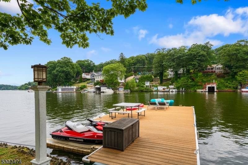 Hopatcong Boro, NJ 07821,229 Squaw Trl