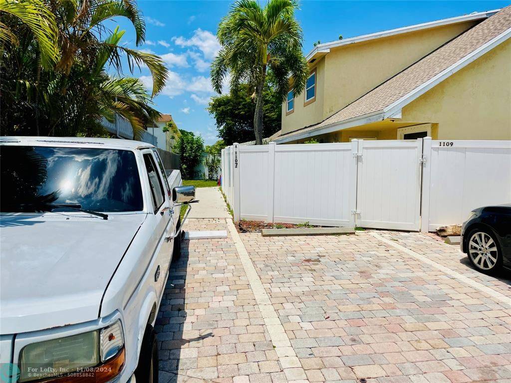 Pompano Beach, FL 33060,1107 Pine Dr