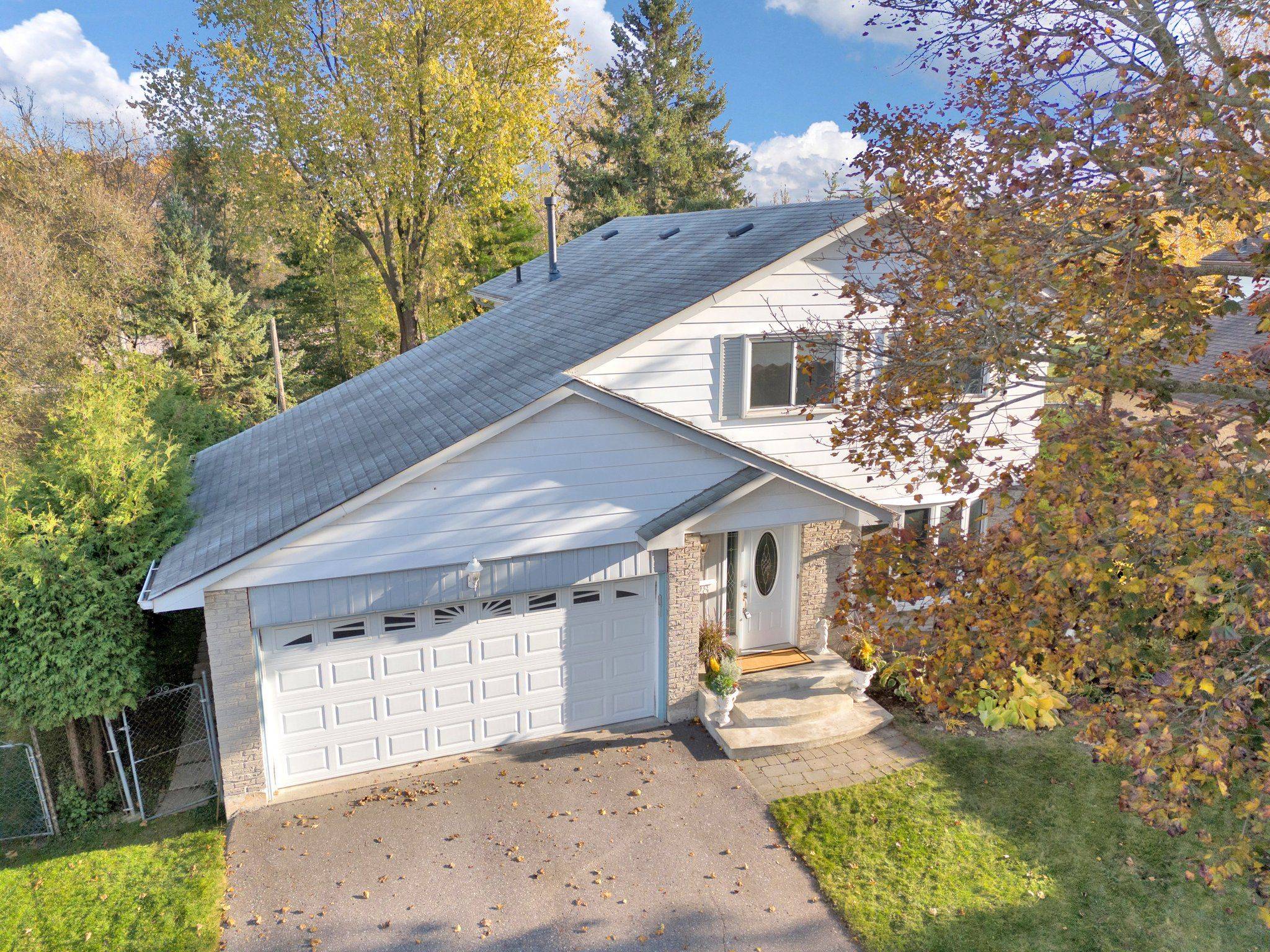 Clarington, ON L1C 3N2,28 Morgandale CRES