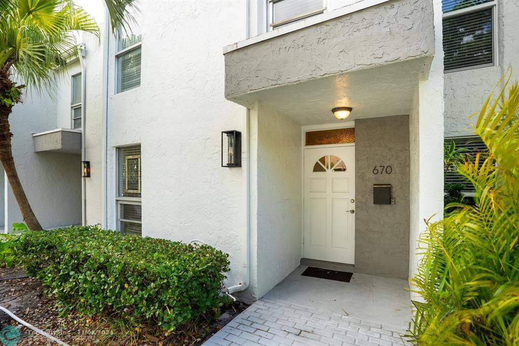 Wilton Manors, FL 33305,670 Kensington Pl  #5B