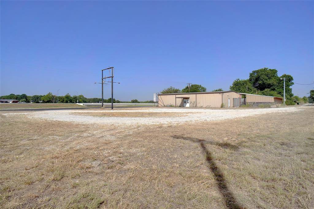 Bowie, TX 76230,933 US Highway 287