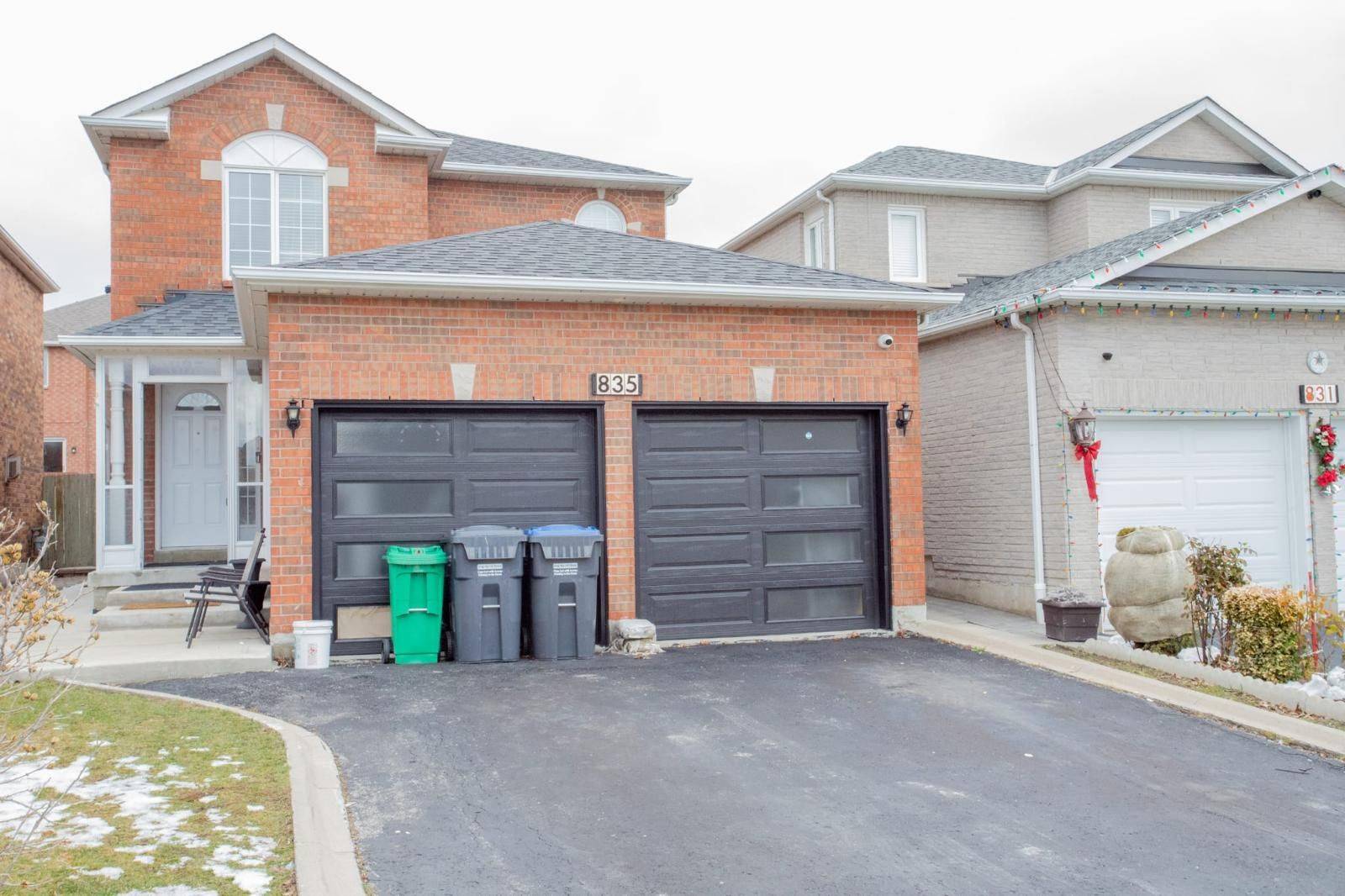 Mississauga, ON L5V 2L1,835 Stonebridge AVE