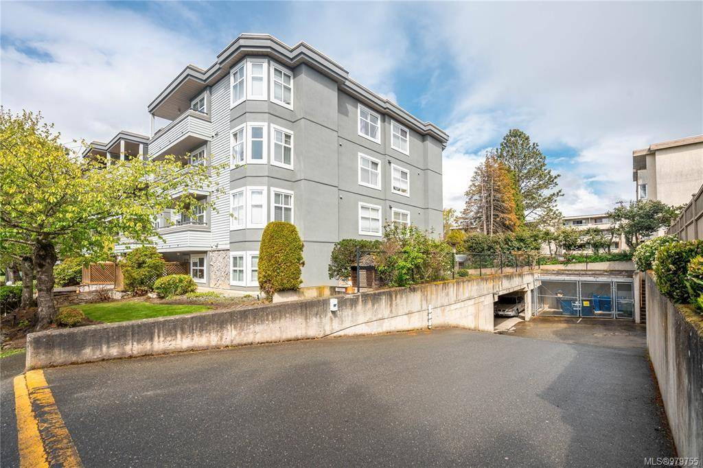 Saanich, BC V8X 4R1,1580 Christmas Ave #101