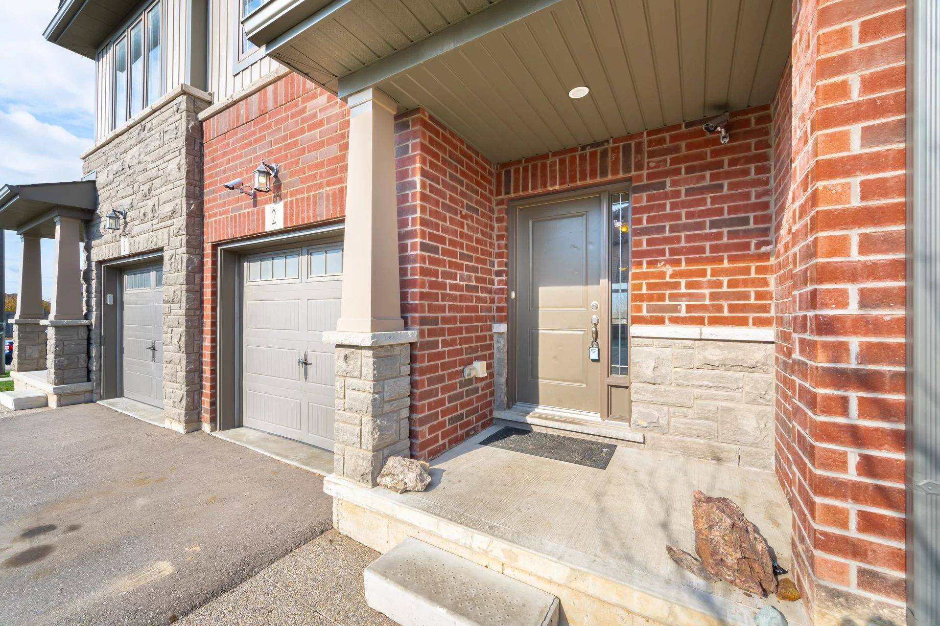 Brantford, ON N3T 0R6,77 Diana AVE #2