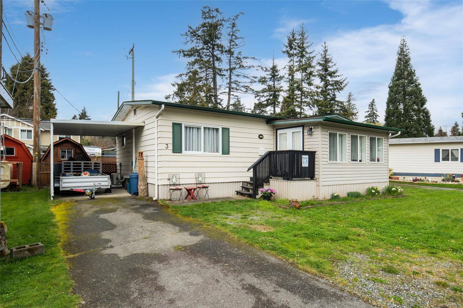 Langford, BC V9B 3L2,2607 Selwyn Rd #3