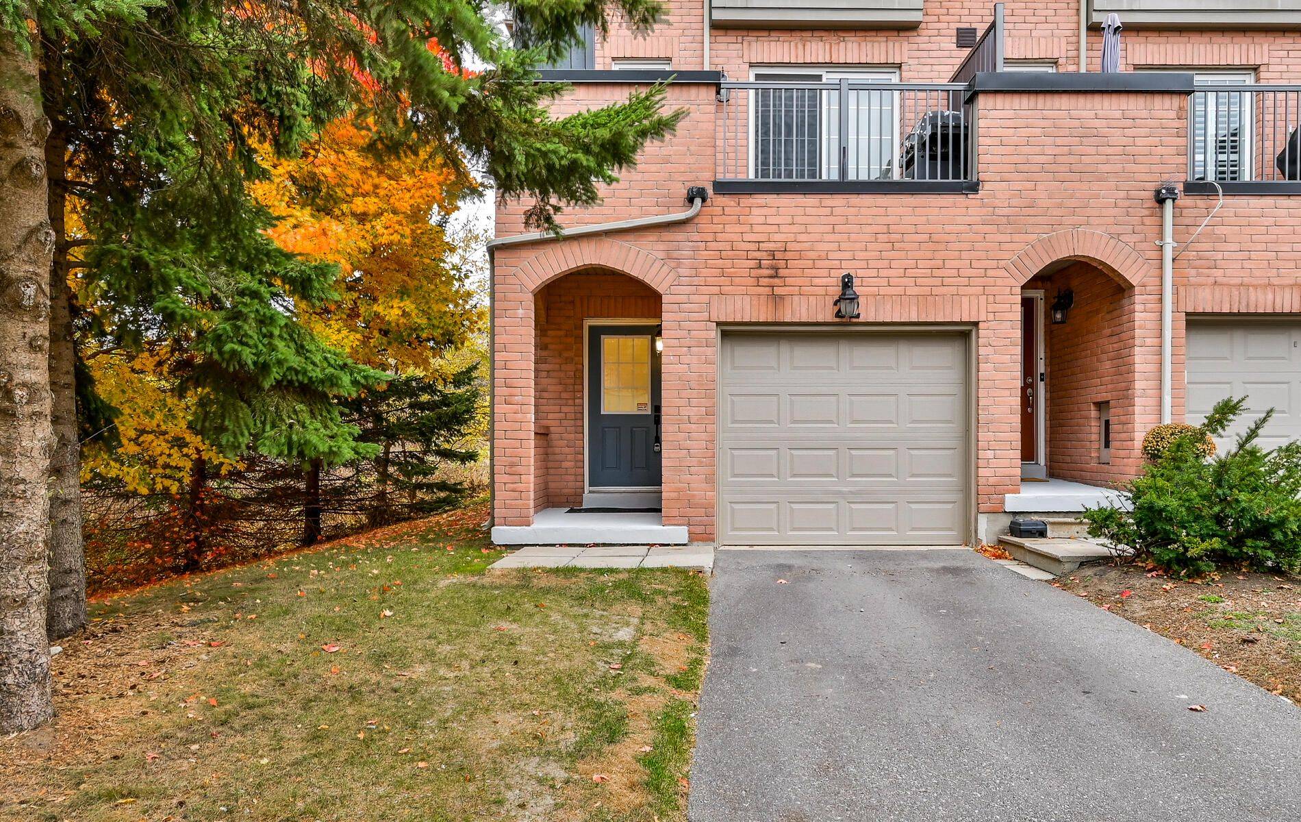 Pickering, ON L1W 4B3,1100 Begley ST #22