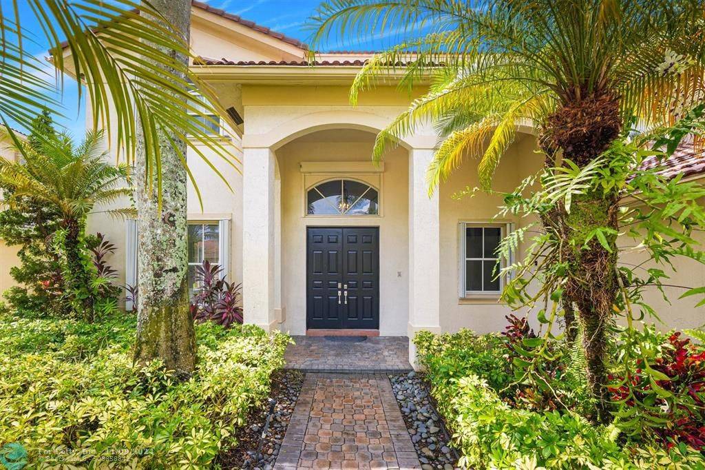 Weston, FL 33327,1642 Victoria Pointe Cir