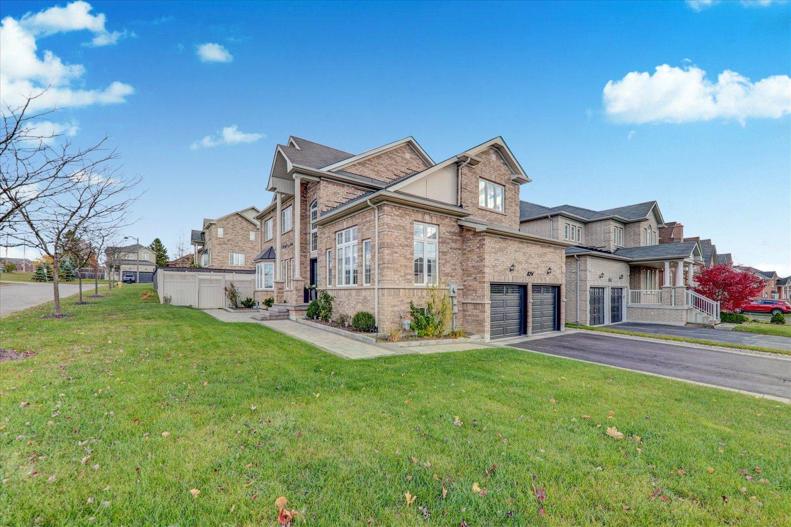 Oshawa, ON L1K 0P5,824 Black Cherry DR