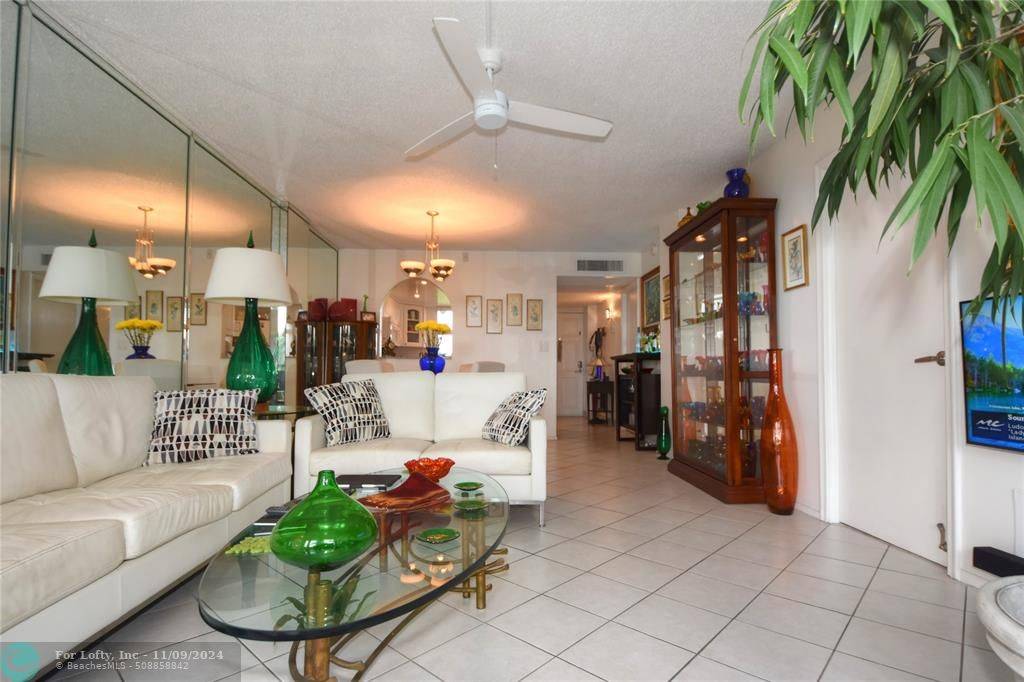 Oakland Park, FL 33309,117 Royal Park Dr  #4A