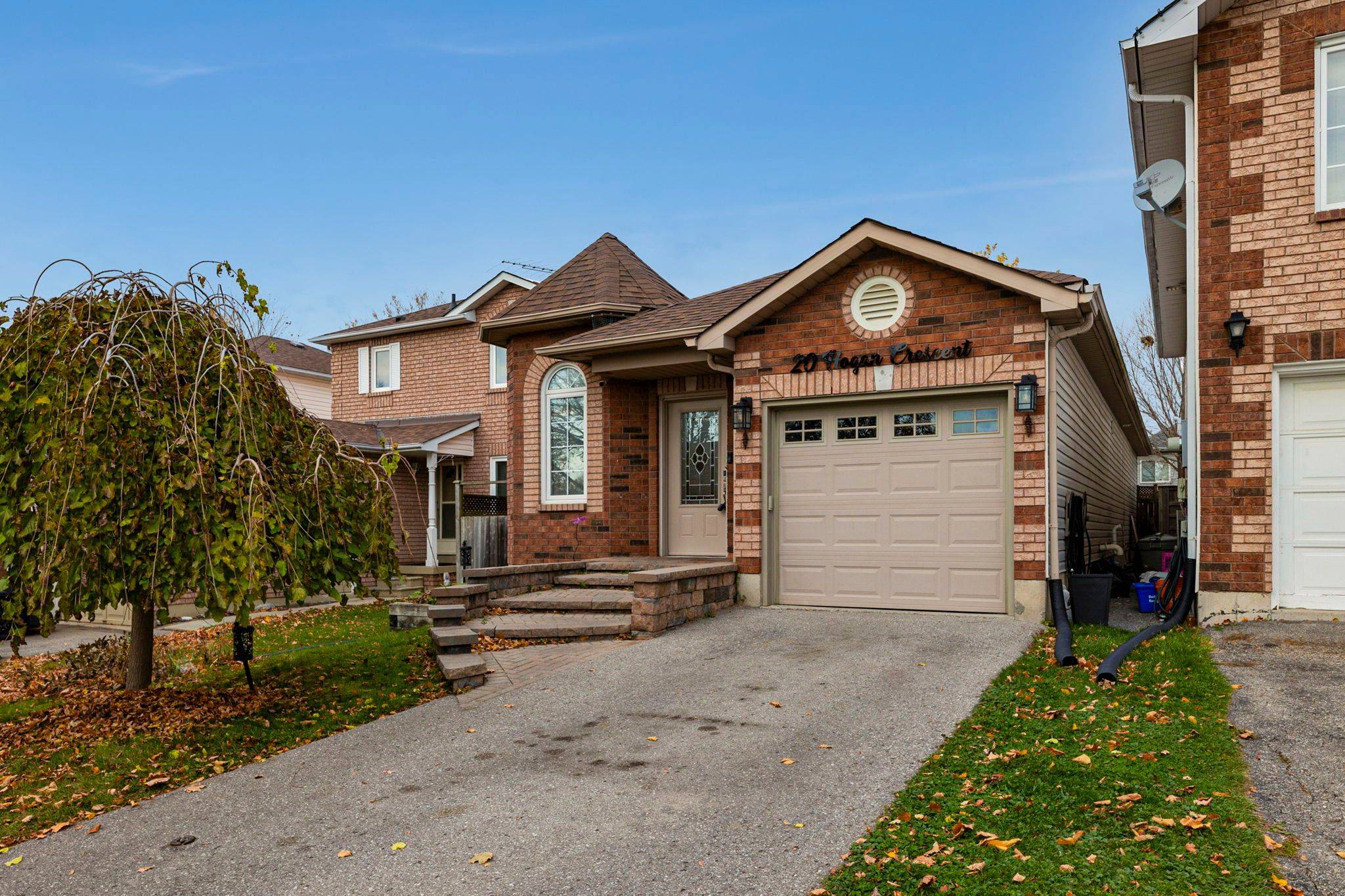 Clarington, ON L1C 4X9,20 Hogan CRES