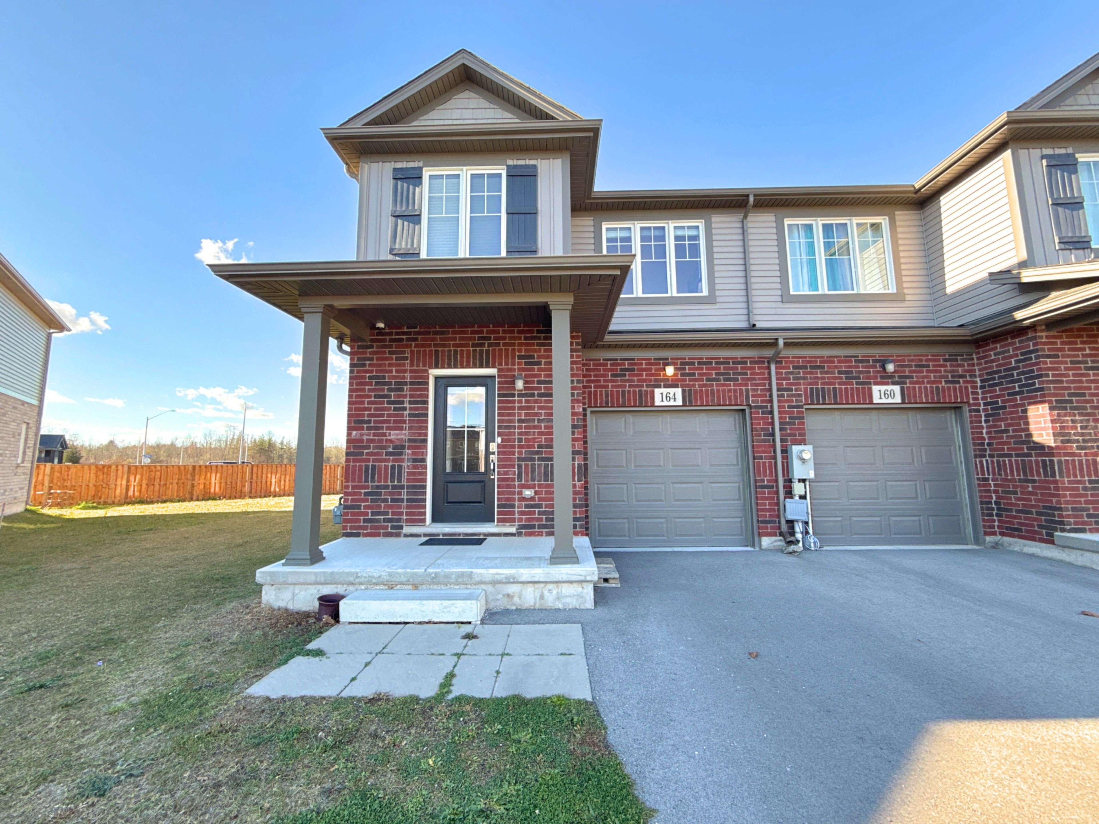 Welland, ON L3B 5N8,164 Sunflower PL