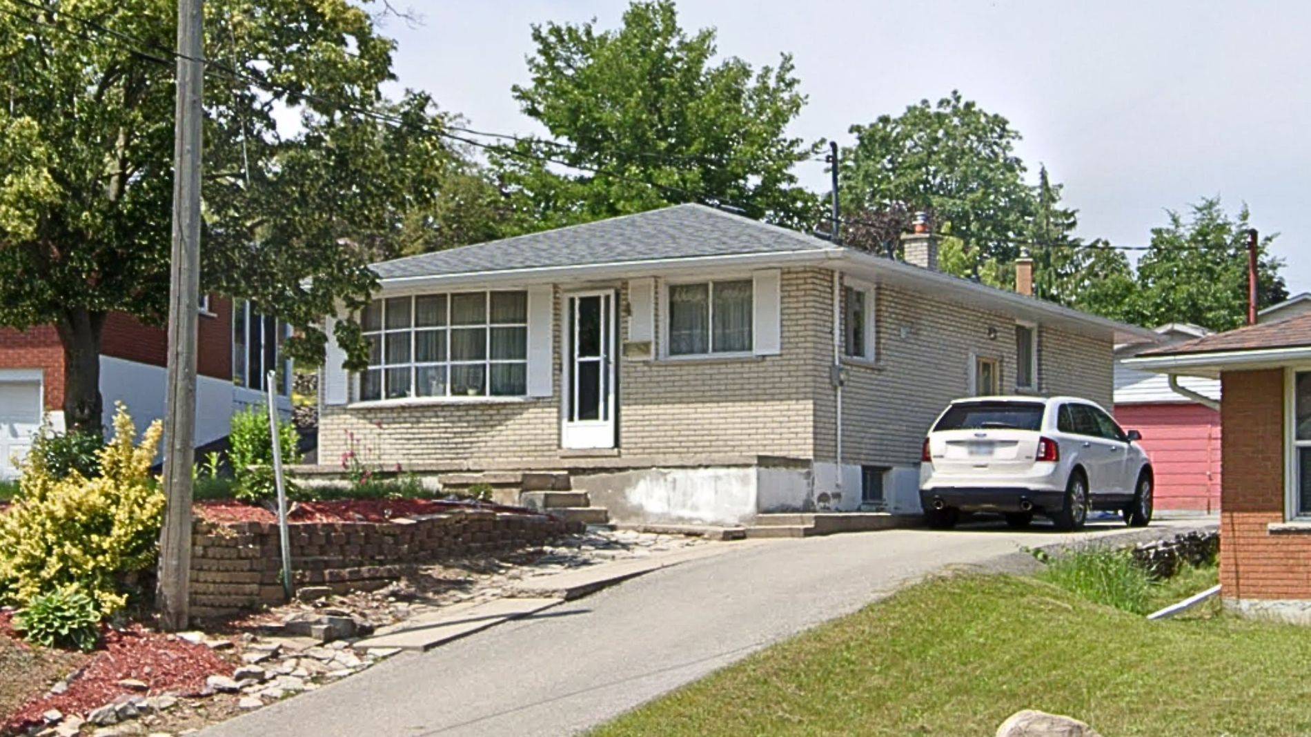 Waterloo, ON N3C 1W9,4 Hipel AVE