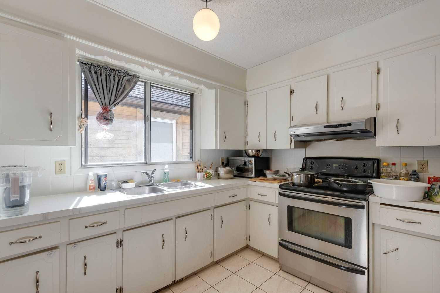 Calgary, AB T2M 3R5,2525 16A ST NW