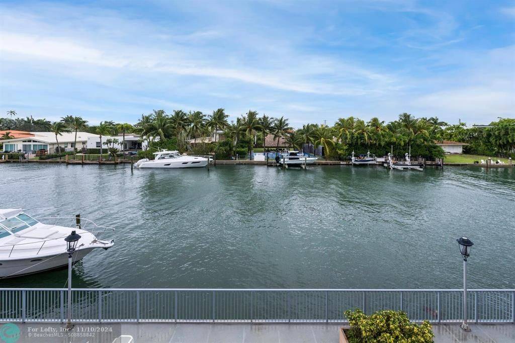 Bay Harbor Islands, FL 33154,10000 W Bay Harbor Dr  #203