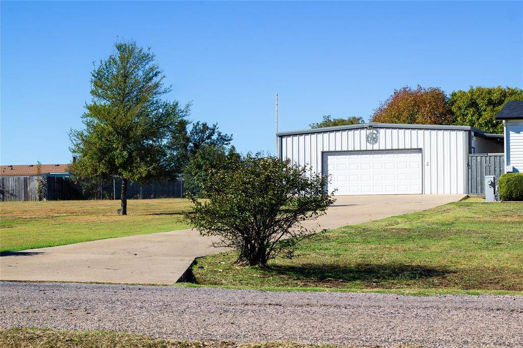 Southmayd, TX 75092,104 Pine Ridge Circle