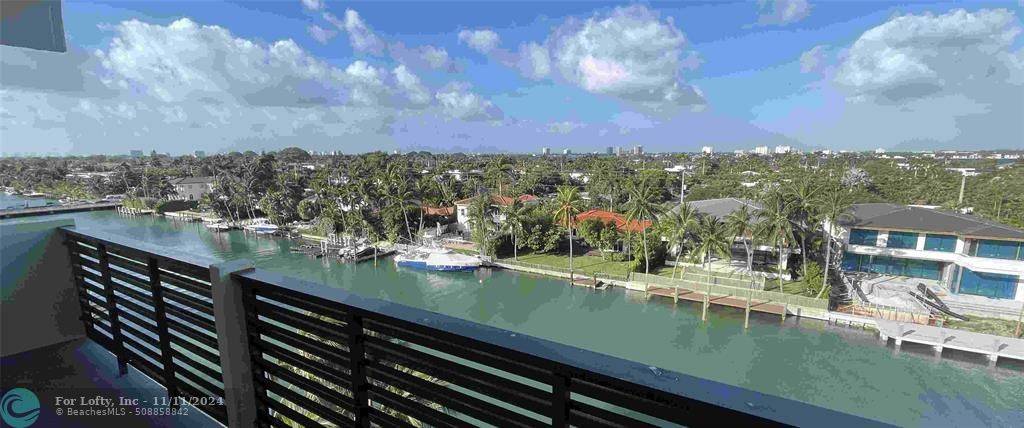 Bay Harbor Islands, FL 33154,9800 W Bay Harbor Dr  #710